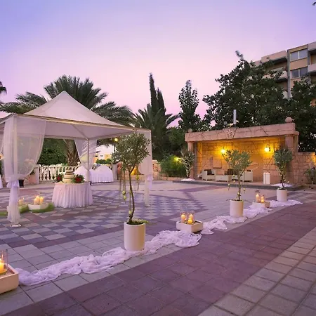Ajax Hotel